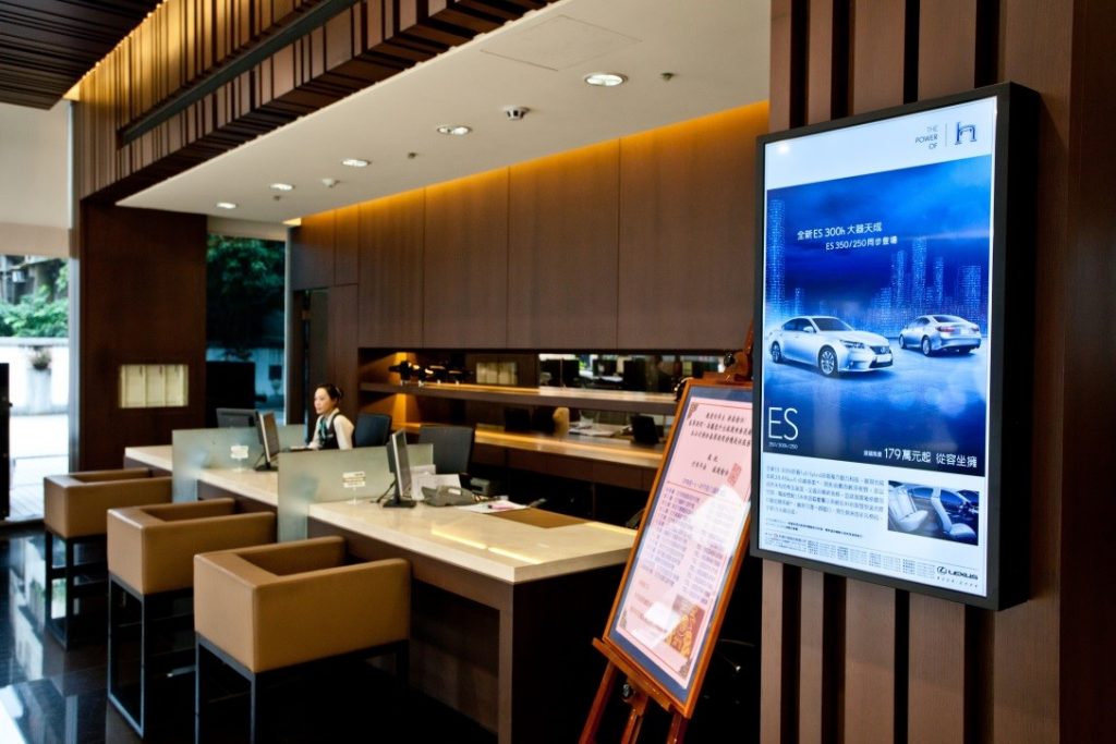 DIGITAL SIGNAGE FOR HOTELS: